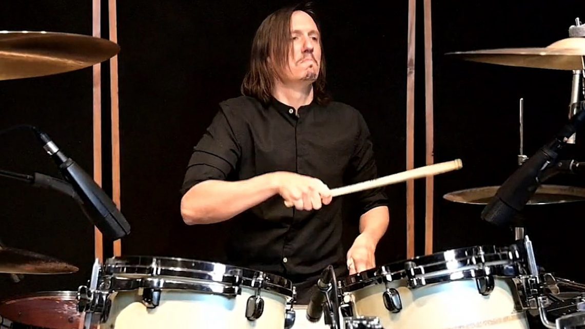 Mira a Mario Duplantier de Gojira tocar la batería en «Seth Meyers»