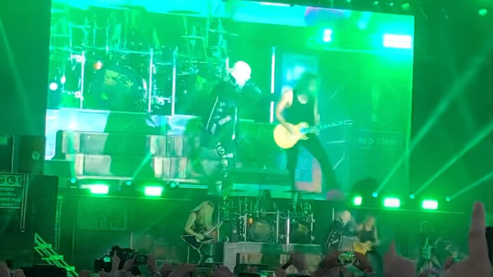 Mira a Kirk Hammett de Metallica unirse a Judas Priest en el escenario