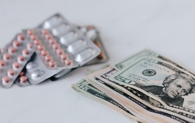 Cómo ahorrar dinero en sus medicamentos