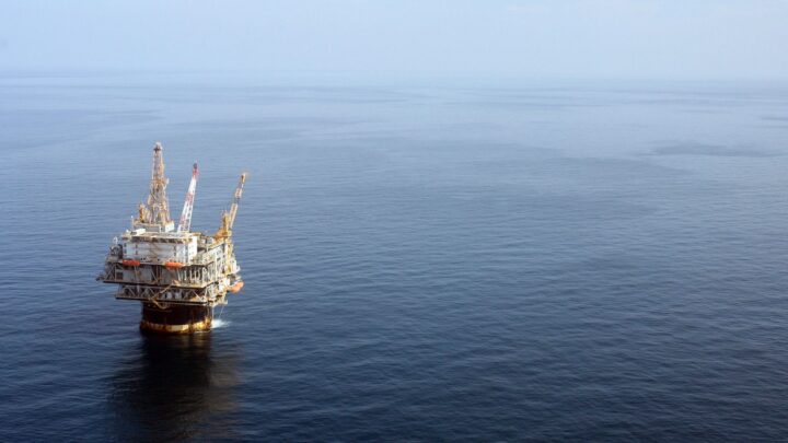 La venta de petróleo del Golfo de Biden significa más perforaciones dentro del vertedero de productos químicos heredados