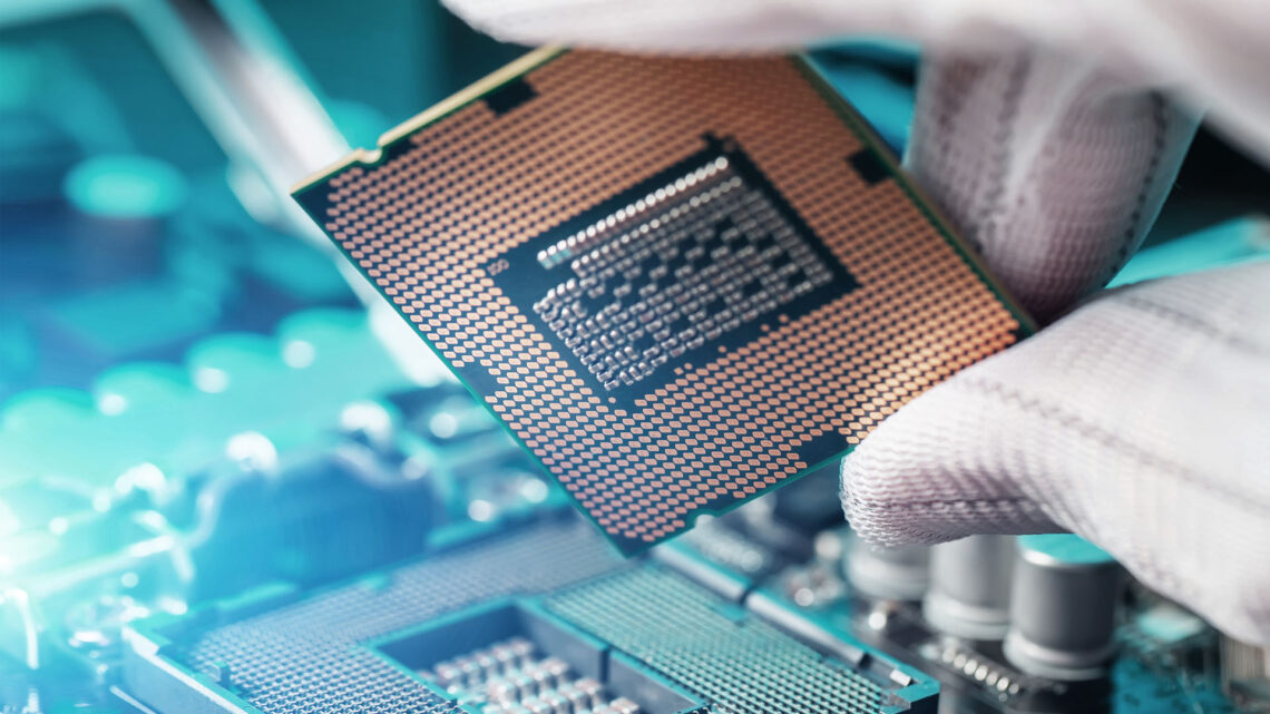 El CEO de Intel advierte que la escasez de chips continuará hasta 2023