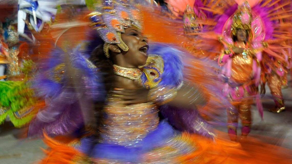Río de Janeiro retrasa desfiles de carnaval mientras Omicron se propaga