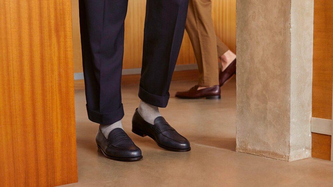 Los 6 mejores estilos de zapatos casuales de trabajo (y cómo combinarlos)