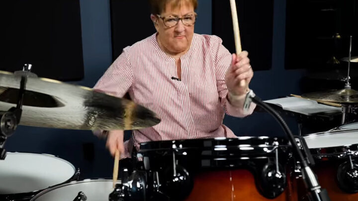 La madrina del tambor, Dorothea Taylor, hace covers de blink-182