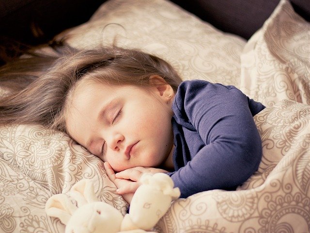 Cómo crear una rutina de sueño saludable para sus hijos
