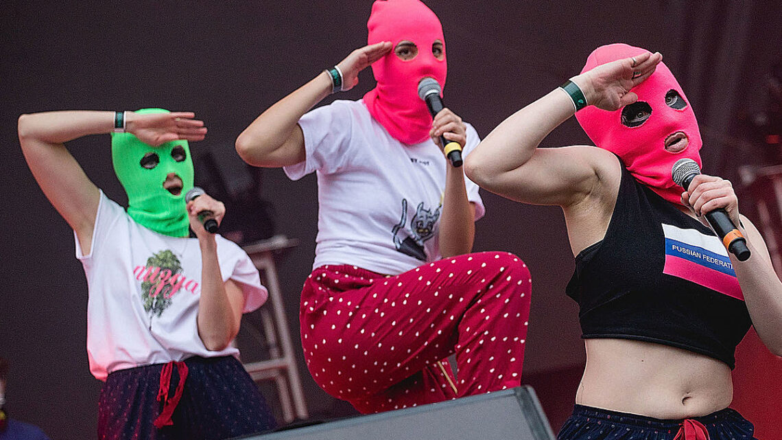 Pussy Riot lanza campaña NFT para ayudar a Ucrania