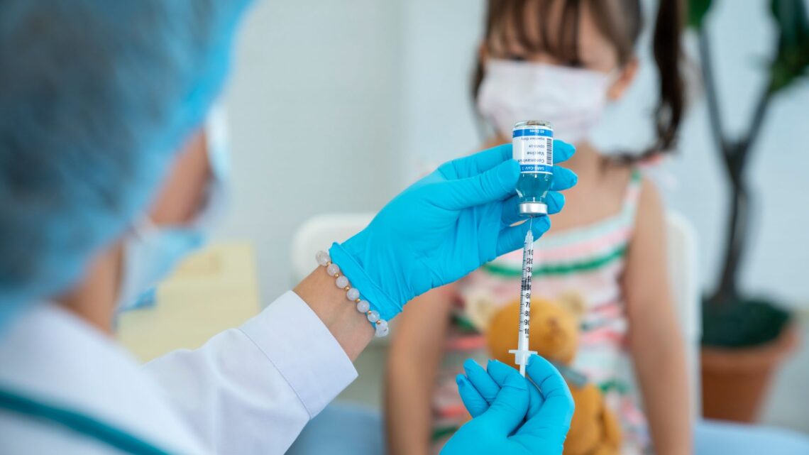 Las tasas de vacunación contra el sarampión y otras vacunas disminuyen en los niños de jardín de infantes