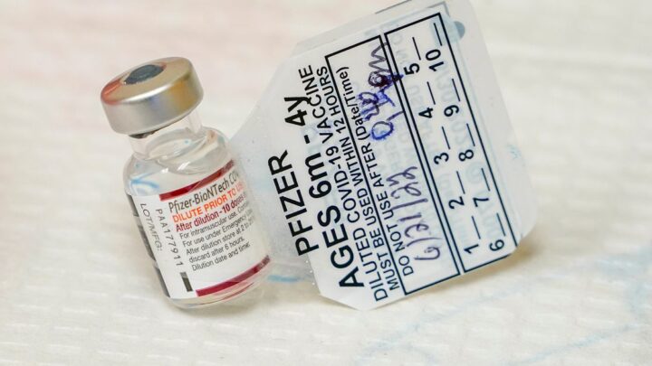 Las vacunas contra el COVID de Pfizer parecen 73% efectivas en niños menores de 5 años