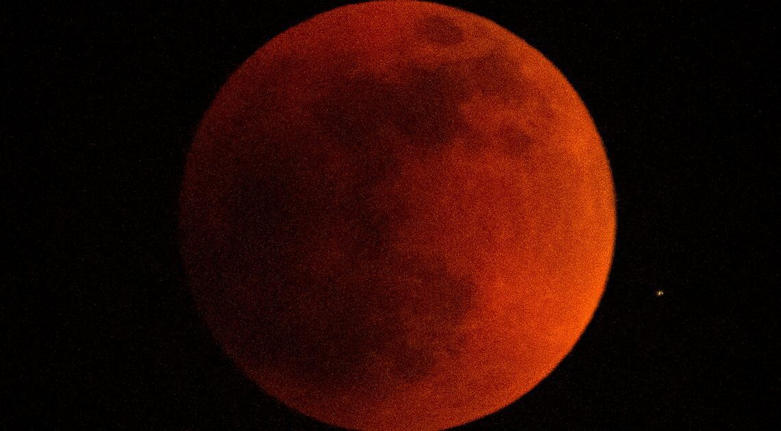 La ‘luna de sangre’ roja resplandeciente aparecerá en el cielo el día de las elecciones