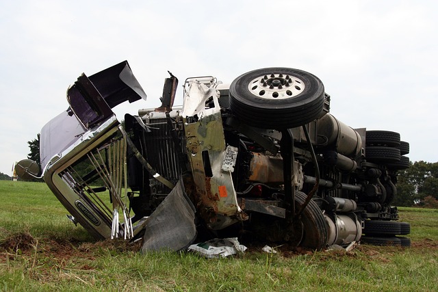 ¿Es más probable que los conductores de camiones o de automóviles se vean involucrados en un accidente automovilístico?