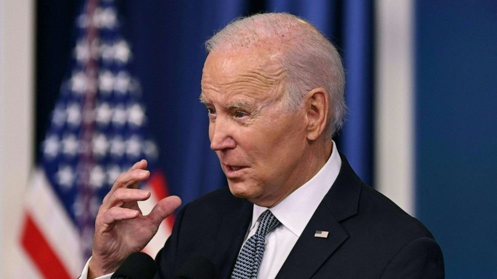 El presidente Biden critica a las empresas tecnológicas e insinúa la reforma de la Sección 230